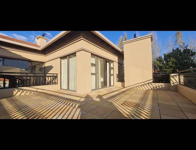 4 BEDROOM GOLF ESTATE FOR SALE IN BLUE VALLEY GOLF ESTATE